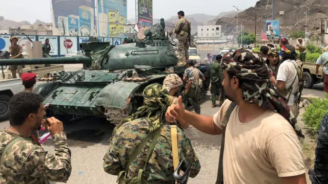 قوات المجلس الانتقالي الجنوبي سيطرت على عدن وعلى القصر الرئاسي فيها