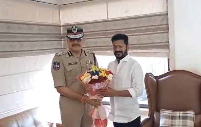 రేవంత్ రెడ్డితో డీజీపీ అంజనీకుమార్