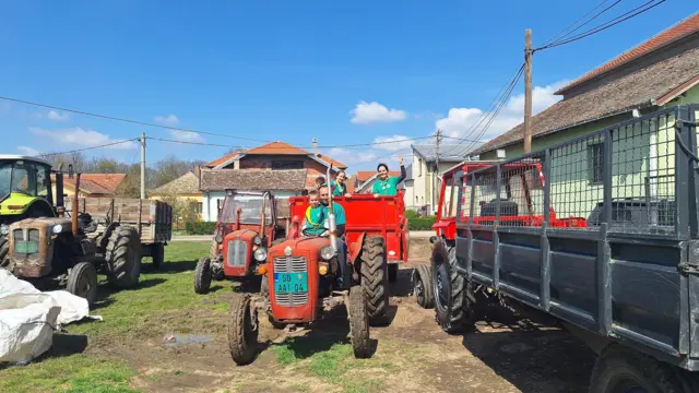 Akcija skupljanja smeća na traktorima