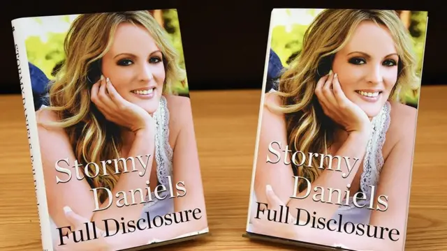 டிரம்புக்கு எதிராக வழக்கு தொடுத்த அமெரிக்க ஆபாசப் பட நடிகையின் வழக்கறிஞர் கைது