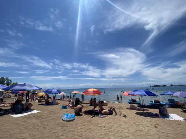 Ысык-Көлдөгү эс алуучулар