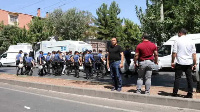 Diyarbakır Koşuyolu Parkı Yaşam Hakkı Anıtı çevresi