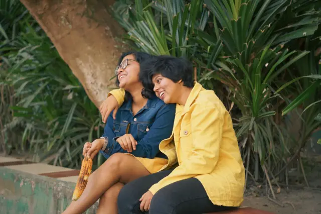 தன்பாலின ஈர்ப்ப்பாளர்கள் திருமணத்துக்கு உச்சநீதிமன்றம் தடை