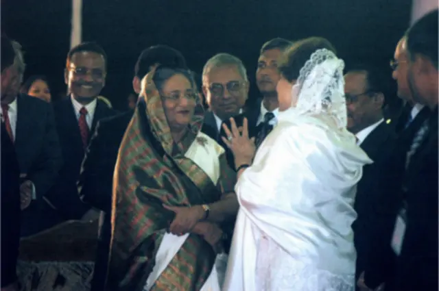 সেনাকুঞ্জে দুই নেত্রী