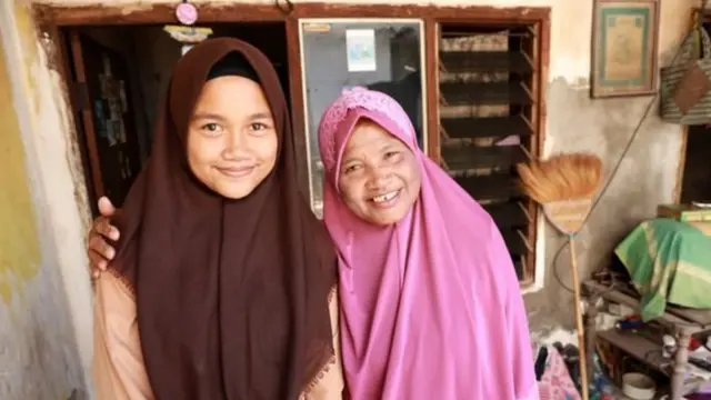 খালার সঙ্গে আবিদিয়া