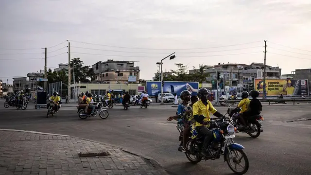 বিদ্রোহের ঘটনার পর কোটোনু শহরের দৃশ্য