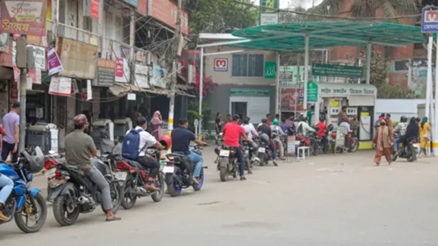 کچھ ممالک میں فیول کوٹہ مقرر کر دیا گیا ہے۔