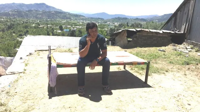 ਸਿਰਾਜ ਪਾਕਿਸਤਾਨ ਦੇ ਸ਼ਾਹਕੂਲ ਇਲਾਕੇ ਦੇ ਮੂਲ ਨਿਵਾਸੀ ਹਨ