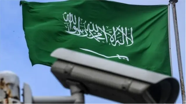 সাংবাদিক মি: খাসোগীর ইস্তাম্বুলে সৌদি কনস্যুলেটের প্রবেশের সিসিটিভি ফুটেজ আছে। কিন্তু তাঁ বেরিয়ে আসার কোনো ফুটেজ সৌদি কনস্যুলেট দিতে পারেনি।