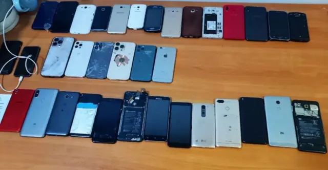 Абактарды тинтүү учурунда табылган телефондор