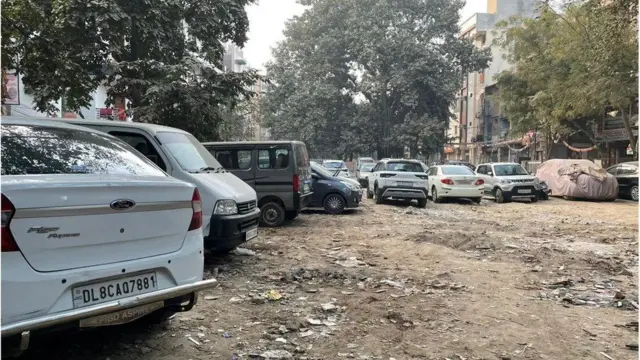 இந்த வாகன நிறுத்துமிடத்தில் பலேனோ காரை போலீசார் கண்டுபிடித்தனர். எஃப்எஸ்எல் குழுவினர் சிறிது நேரத்தில் இங்கு வந்து காரில் இருந்து தடயவியல் ஆதாரங்களை சேகரித்தனர்.