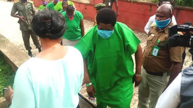 Alfa Babatunde ati awọn afurasi miran n wọ inu ile ẹjọ lọ