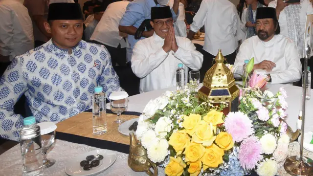 Ketua Umum Partai Nasdem Surya Paloh bersama Ketua Umum Partai Demokrat Agus Harimurti Yudhoyono dan bakal calon presiden dari Koalisi Perubahan untuk Persatuan (KPP) Anies Baswedan.