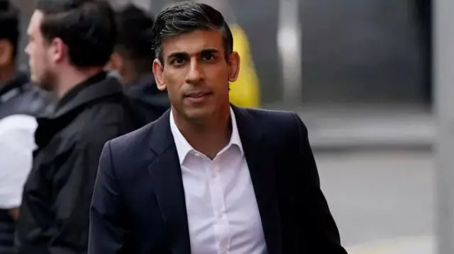  இளைஞர்களை ஆட்கொள்ளும் இ-சிகரெட்