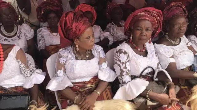 Ebe ụmụ nwaanyị Igbo gbakọrọ