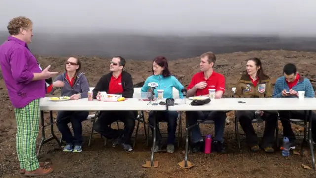 Los científicos al final de su misión.