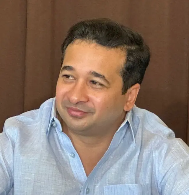 नितेश राणे यांच्यावर सर्वाधिक गुन्हे नोंद आहेत.