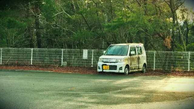 Carro abandonado às pressas