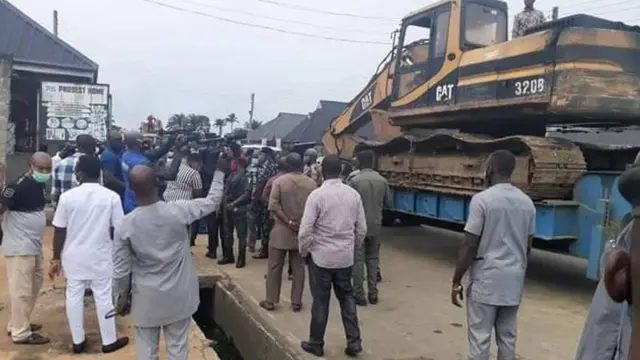 Rivers hotel demolish