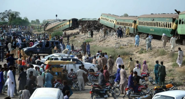 حادث قطار باكستان
