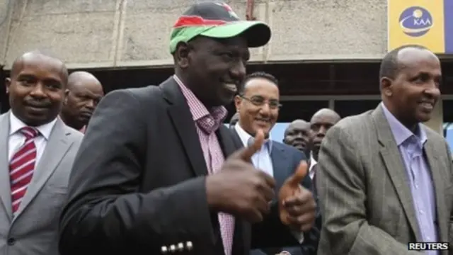 Makamu wa Rais William Ruto (mwenye kofia)