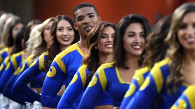 Super Bowl fans on male cheerleaders: It's 2019. It had to happen - BBC News