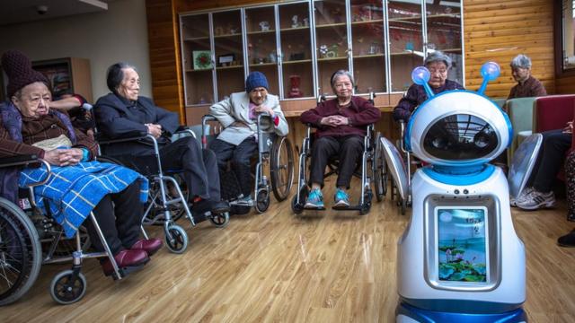หุ่นยนต์ดูแลผู้สูงอายุในจีน