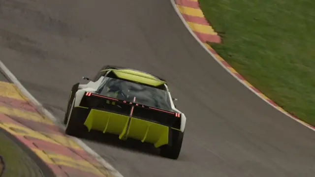 حداکثر سرعت کانسپت اوپل ۳۲۰ کیلومتر در ساعت اعلام شده است