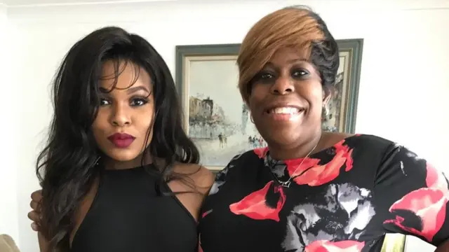 Симона Волд зі старшою дитиною