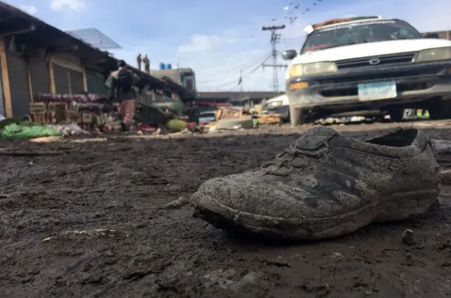 په تېره جنورۍ میاشت کې د پاړه چنار د سبزي په یوه مارکیټ کې چاودنې لږترلږه ۲۴ کسان ووژل او ۲۸ نور یې ټپیان کړل.