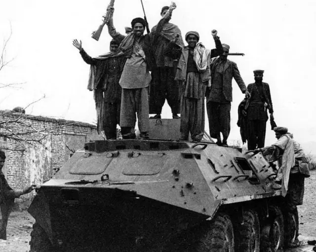 अफगाणिस्तान, अमेरिका, रशिया, शस्त्रं