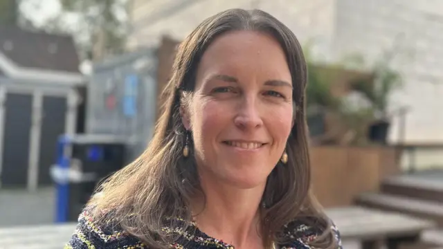 Susan Hunt, Oneka sisteminin ölçeklenebilir olduğunu ve birden fazla birimin yan yana sabitlenebildiğini söylüyor