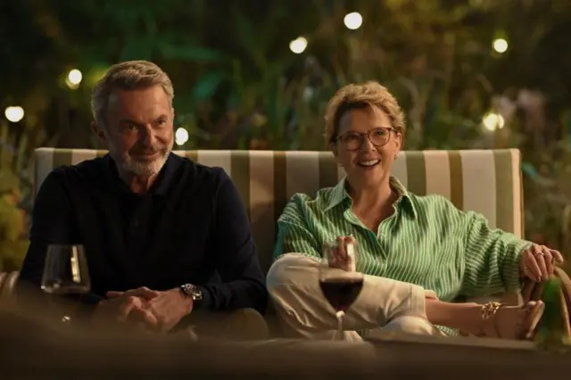 Seus outros créditos na tela incluíam a série de drama e mistério 'Quem Sai Aos Seus', ao lado de Annette Bening.