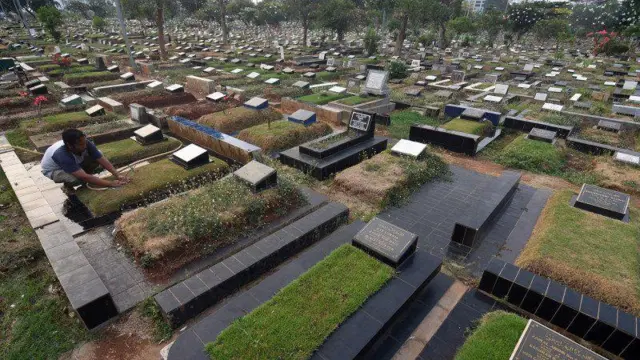 Pemakaman di Jakarta.