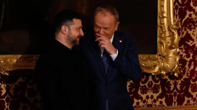 Прем'єр-міністр Польщі Дональд Туск і президент України Володимир Зеленський на Мюнхенській конференції з безпеки у лютому 2026 року