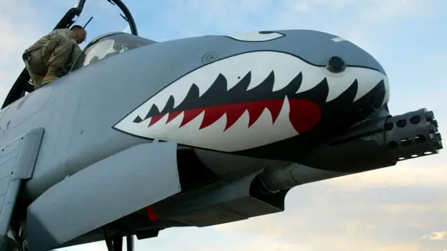 В американском штурмовике A-10 также используется идея бронекапсулы