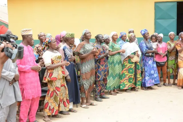 Awọn obi awọn akẹkọọ ti wọn n fun lowo