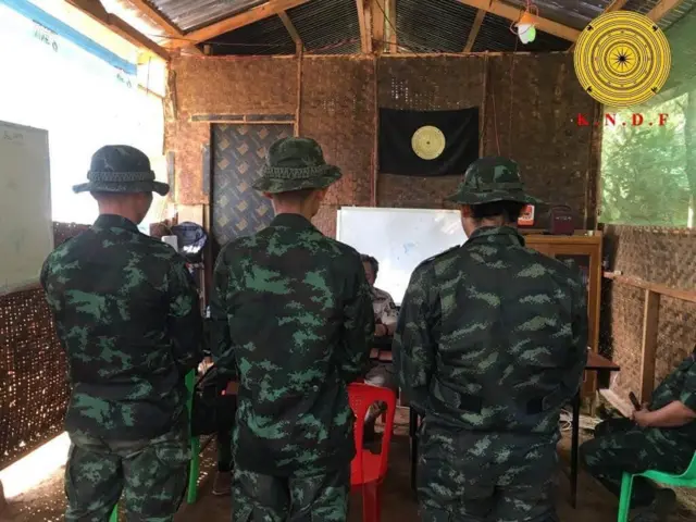 KNDF တပ်ဖွဲ့ဝင်တွေ