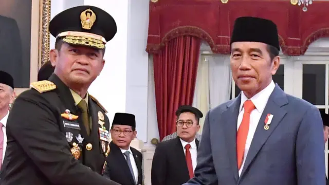 Presiden Joko Widodo melantik KSAD Jenderal TNI Maruli Simanjuntak.