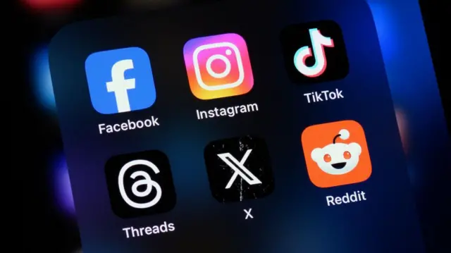 Media sosial yang populer digunakan saat ini di antaranya Facebook, Instagram, TikTok, Threads, X.