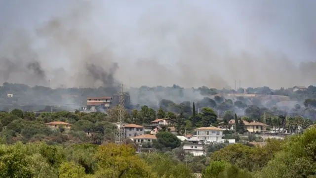 Задымленное небо над Катанией в Сицилии