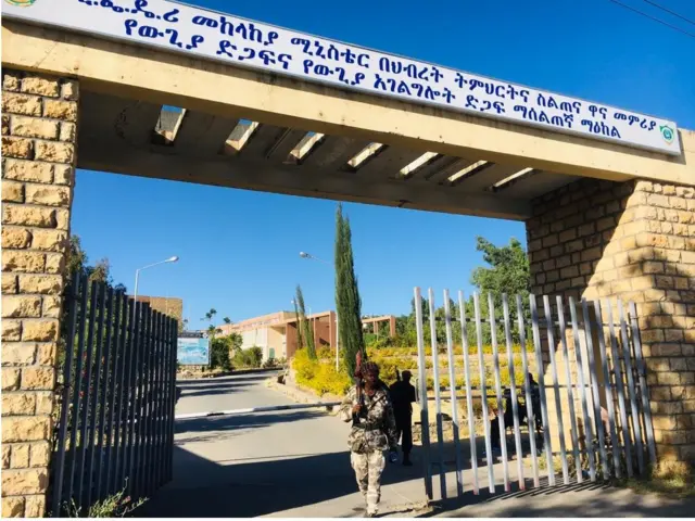 ኣብ መቐለ ናብ ዝርከብ መዓስከር ሰራዊት ኢትዮጵያ፡ ሓይልታት ጸጥታ ትግራይ ኣትዮምዎ