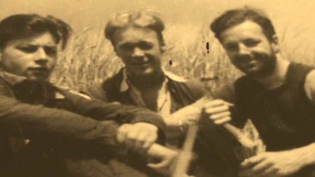 Гай Хэмилтон (справа) во Франции в июне 1944 года