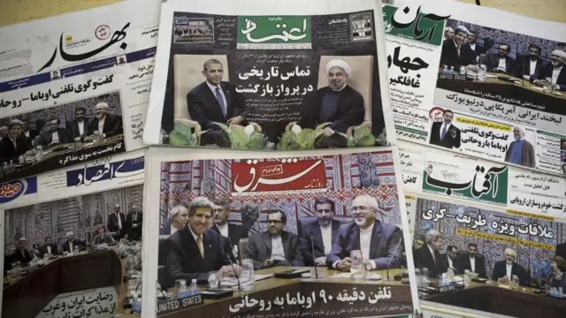 Naslovne strane iranskih novina sa slikama bivšeg iranskog predsednika Hasana Rohanija i tadašnjeg predsednika SAD Baraka Obamu, bivšeg iranskog ministra spoljnih poslova Mohameda Džavada Zarifa i Džona Kerija.