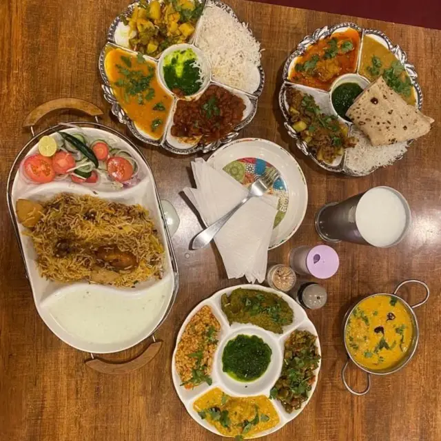 બાર્બેક્યૂમાં મેરઠના કબાબ અને લખનૌના ગિલોટી કબાબનો પણ સમાવેશ થાય છે