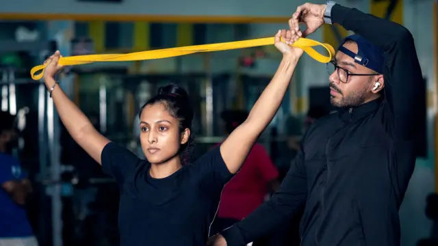 ਕਸਰਤ ਕਰਦੀ ਔਰਤ