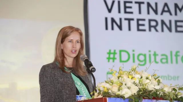 Bà Victoria Rhodin Sandström, Bí thư Thứ nhất, Trưởng phòng Vụ Chính trị của Đại sứ quán Thụy Điển phát biểu tại VIF