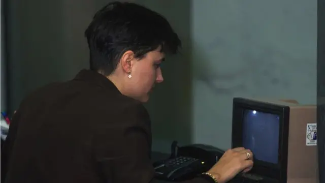 žena koristi Mintel