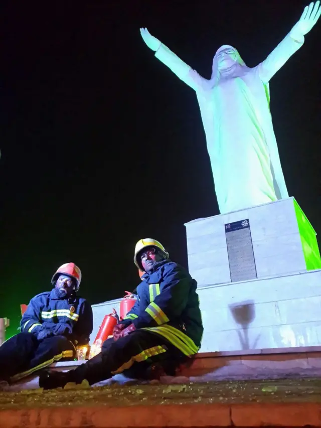 همدردی با قهرمانان آتش‌نشان وجان‌باختگان در پوشش آتش‌نشانها