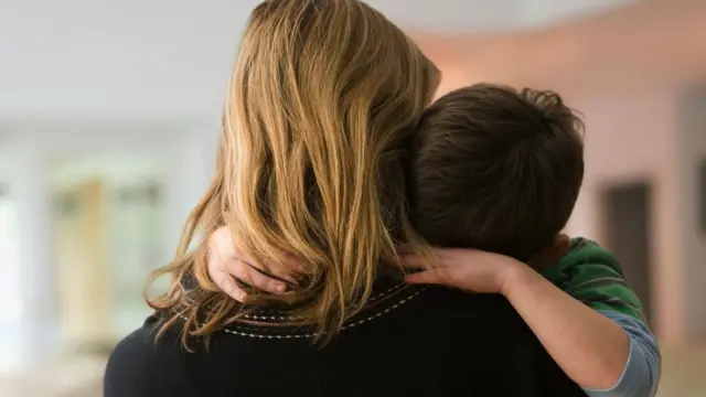 Жінка і дитина